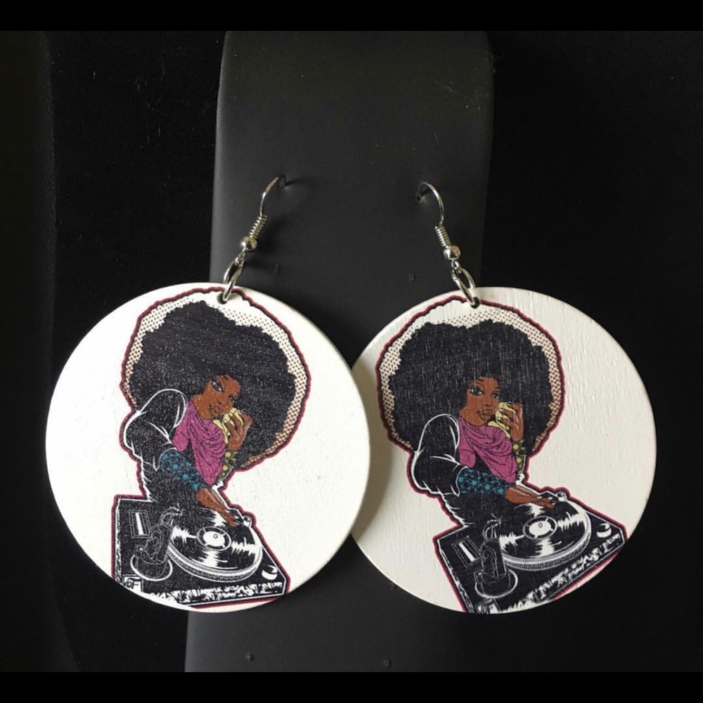 Earrings - Picture 1 of 1